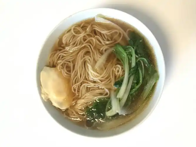 只要在身边,总可以吃到一碗鲜香滑嫩的肉丝鸡蛋面,里面全是母亲宠爱的