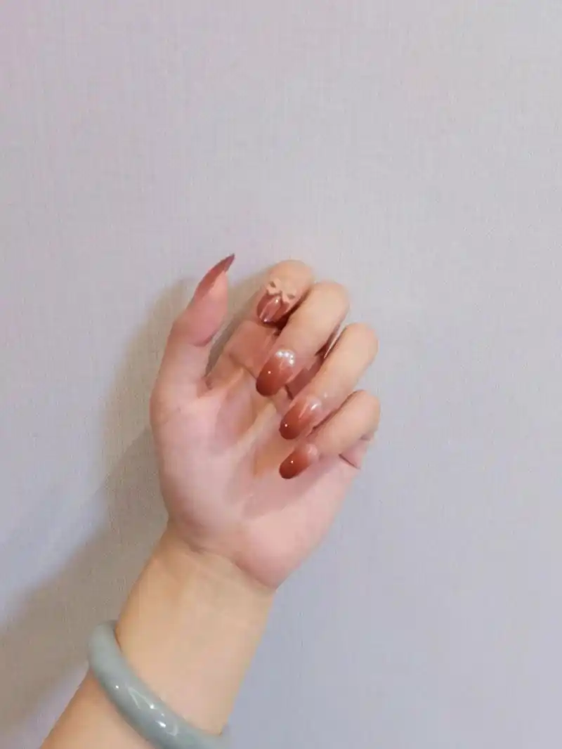 黑黄皮甲贴推荐颜色,这个颜色的甲贴搭我的小黑手美爆了!绝绝 !!