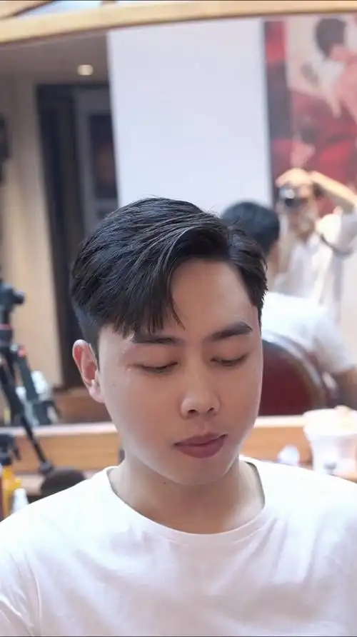 深圳烫发哪里好  #今日发型  #根据脸型选发型  #韩式二八分