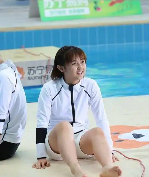 12岁张子枫"多肉照"被扒出!大腿比现在粗一倍不止_漂亮_时候_年纪