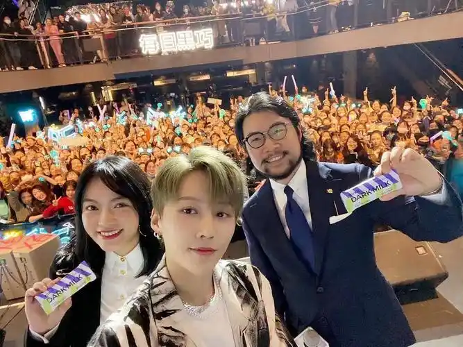 刘雨昕和粉丝大合照系列记录每次的相见时刻