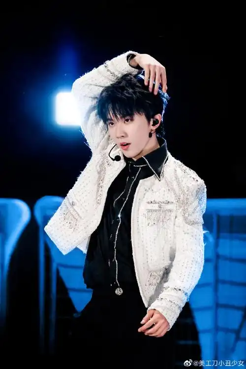 p3有一个嘟嘴帅哥97下次见@时代少年团队长-马嘉祺230502海口理想之