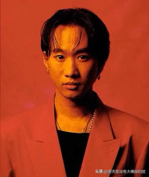 导致许多人仍在听取自2003年至2007年间的歌曲,而我们所熟知的周杰伦