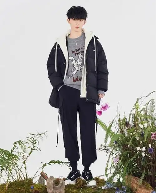 原创马嘉祺高考失利现穿简约便服现身tnt团综依旧是干净少年