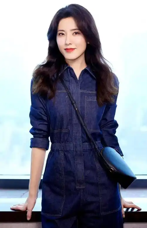 著名女演员「曾黎」经纪公司