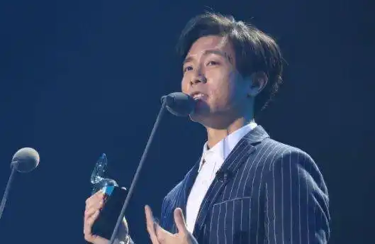 韦礼安参加好声音,李荣浩作为导师,你怎么看这样的现象?