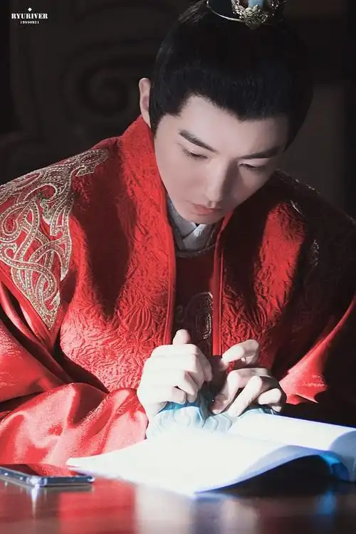 tfboys新闻200523王俊凯古装造型惊艳众人穿越千年只为你折腰