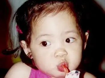 近日,工作室晒出多张欧阳娜娜小时候的照片,照片中的娜娜小脸肉嘟嘟