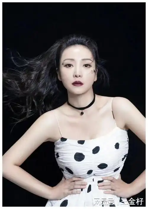 原来柳岩早期就已经很凸出了