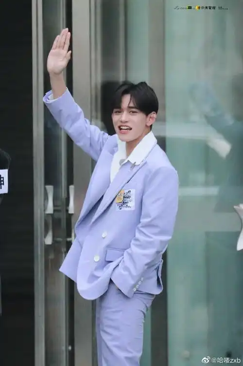 黄旭熙跑男紫色西服系列