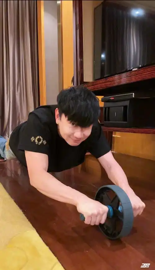 林俊杰肌肉比脸大##亚洲天王林俊杰