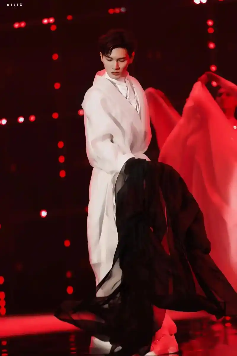 太帅了#朱正廷 #朱正廷北京卫视元宵晚会 #朱正廷舞台 #北 - 抖音