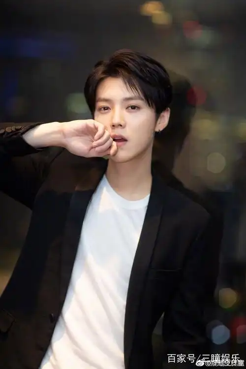 鹿晗帅气照片写真