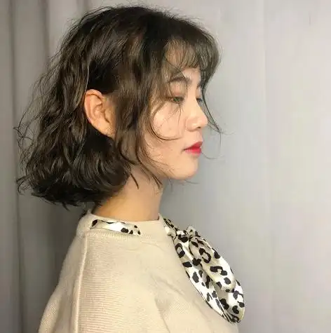 2020年最流行的4款"卷发",每一款都很有气质,你喜欢哪款?