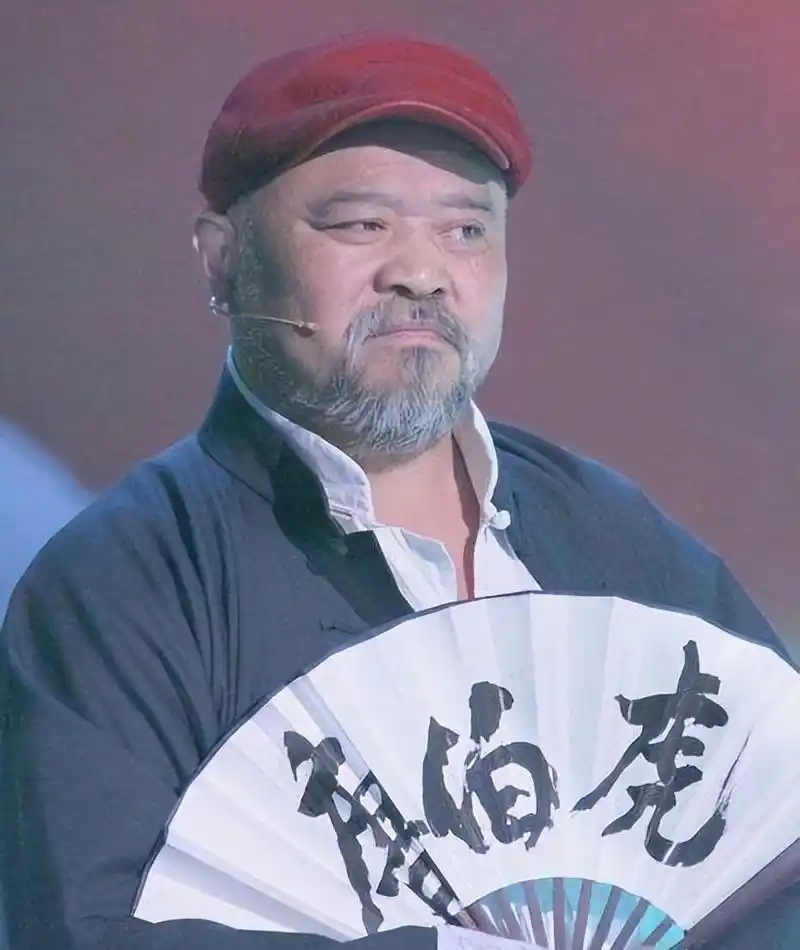 演员李琦不听医生劝告,天天饮用8两白酒,如今70岁生活如何?