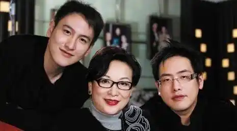 影后为替丈夫还债再入娱乐圈被债主追求为其生子成为百亿富豪