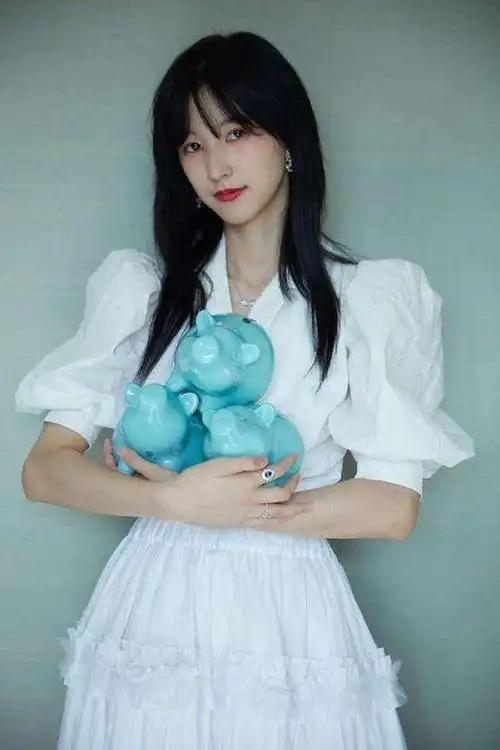 华晨宇绯闻女友感染新冠,自曝难受得快要命了,瘦得体重仅有77斤