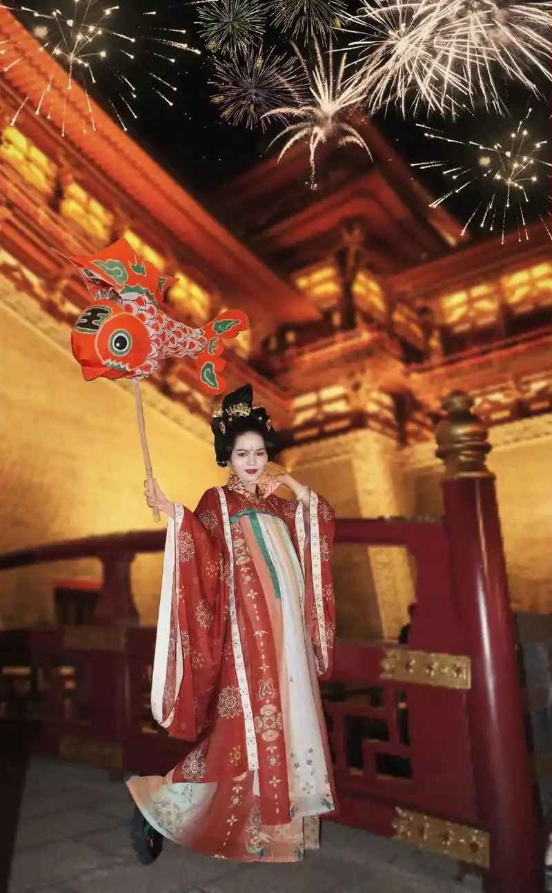 应天门古装拍摄.你要写洛阳,就能不只写洛阳,要写盛唐,写浮光 - 抖音