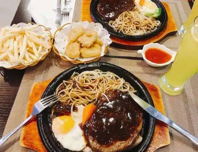 第一次和女朋友吃牛排,这3种尴尬要化解,否则闹出笑话很丢人!