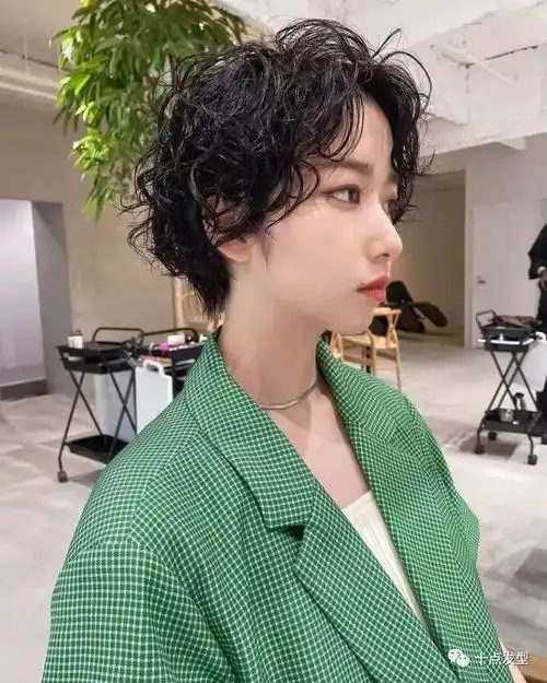 今年超流行的短发摩根纹理烫