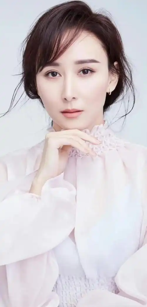 胡静高清淡雅时尚写真妩媚动人