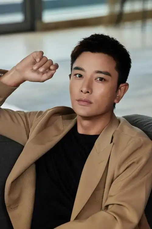 贾乃亮越发的成熟稳重的男人味