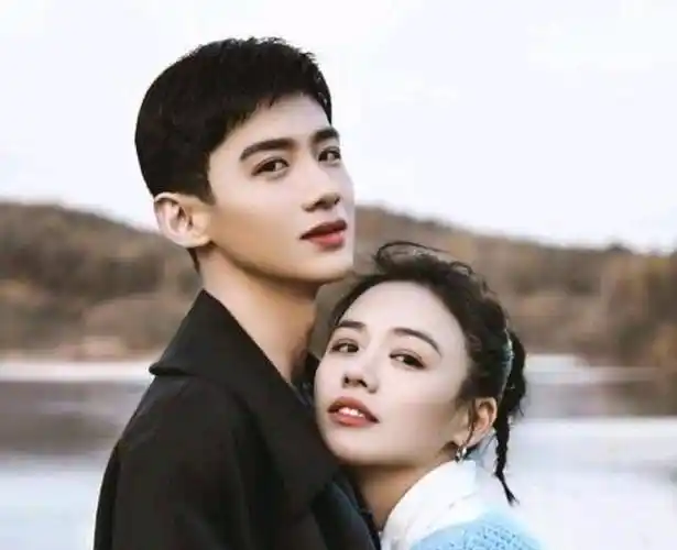 "乖乖女"马思纯为什么总是爱上坏小子?_张哲轩_恋情_白敬亭