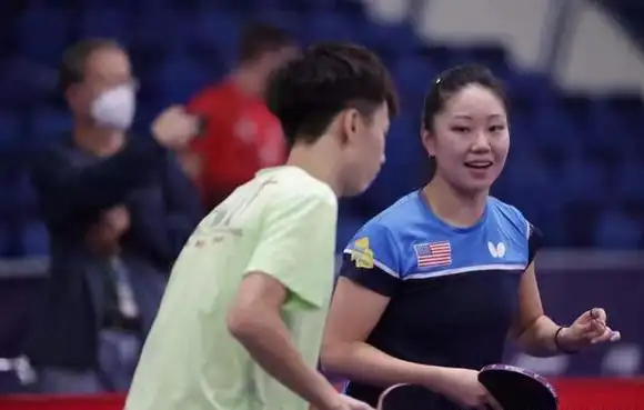 林高远实力征服美国一姐女方眼神充满崇拜俩人亲密耳语太甜了