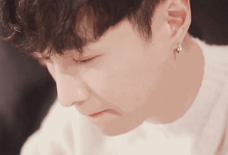 张艺兴流泪可怜心疼gif动图_动态图_表情包下载_soogif