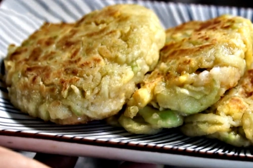 立秋后丝瓜饼这样做不揉面不醒面暄软劲道口感好全家爱吃