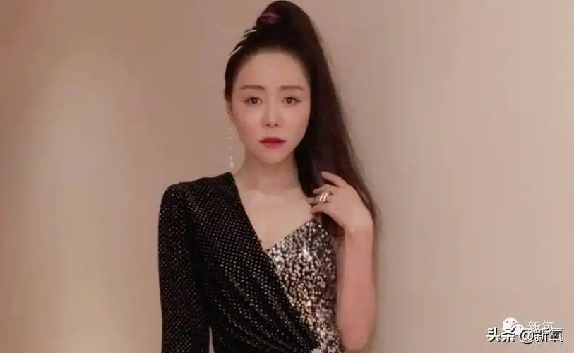 冠军的她成为18线龙套专业户,脸也残了_安又琪_张含韵_商演