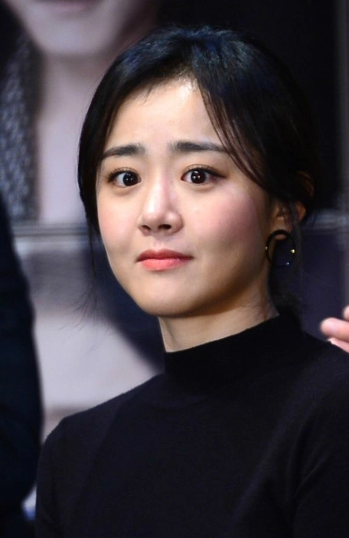 朴宝英新剧收视"爆表",《被告人》大反派晒合照