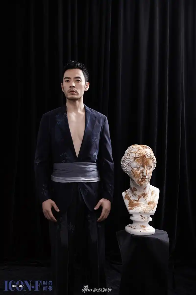 组图:李光洁封面大片风格多变 诠释东方绅士魅力