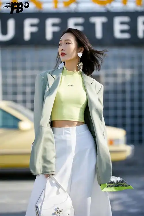 王鸥青春靓丽风格街拍图片33