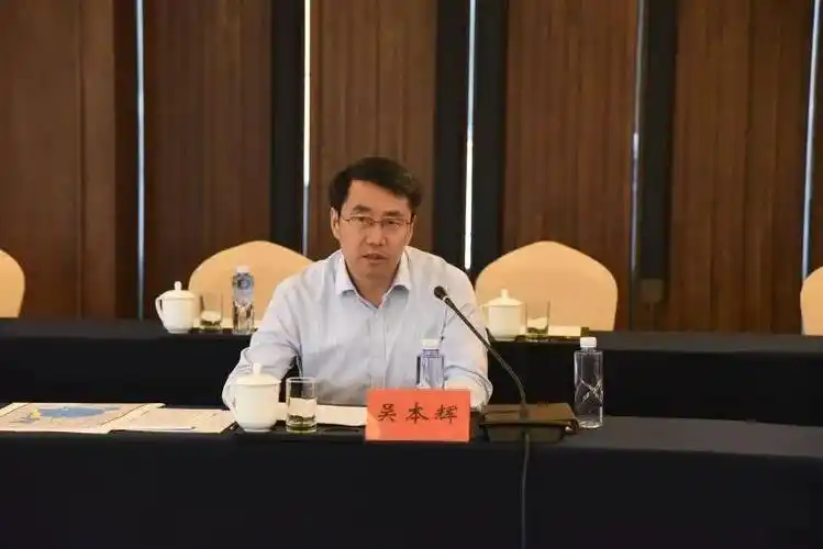 我市领导葛志晖和盐都区领导葛建华,李益参加活动.