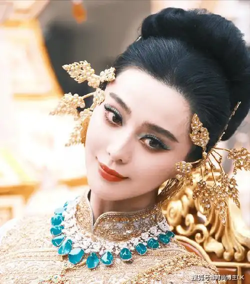 原创42岁范冰冰美成了蛇妖穿泰服坐三蹦子游街网友太掉价了