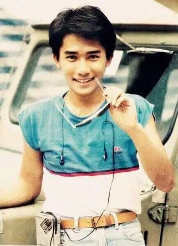 梁朝伟小时候好萌啊!