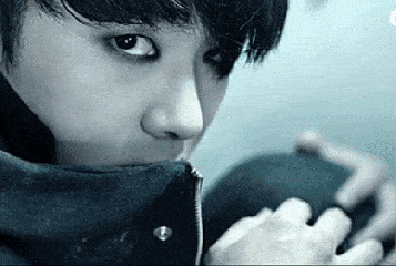 华晨宇花花眼神帅气gif动图_动态图_表情包下载_soogif