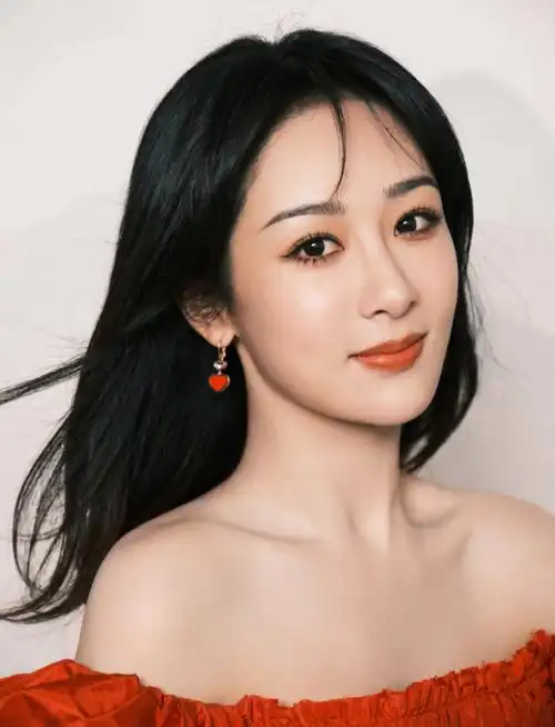 2022-01-01 杨紫工作室微博更新青春闪耀,逐梦不止.