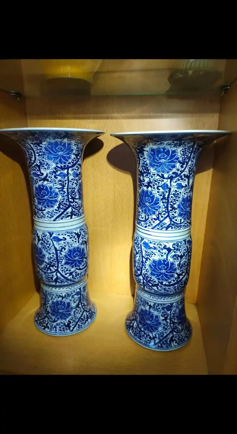 珍藏精品…大清康熙年制-青花缠枝连纹花觚…器物之美 …老窑瓷 - 抖