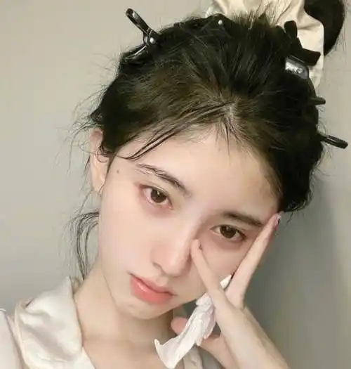 鞠婧祎出镜卸妆,高清镜头下的皮肤状态,让网友表示羡慕_质疑_美颜