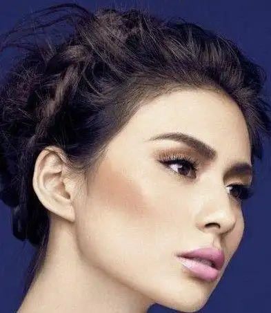 胖脸的姑娘 不知道怎么样的露额发适合自己_露出额头展现最美侧脸发型