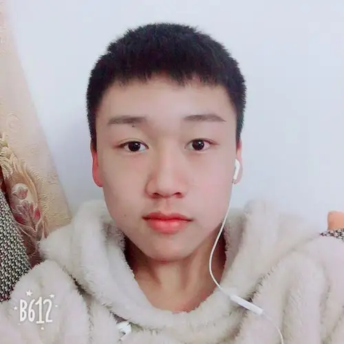 这是我初中时期剪寸头时的正脸照(发现在的不好意思啦)我是什么脸型?