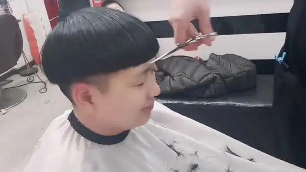 女生锅盖头发型 减龄可爱魅力难挡