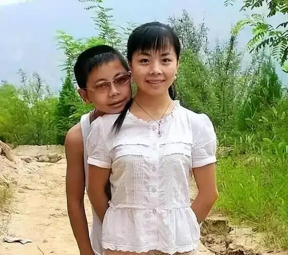 王二妮与阿宝传绯闻嫁农村小伙如今的她证明宋丹丹说的没错