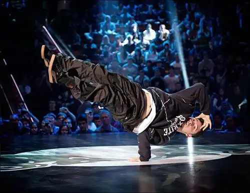 嘻哈风的服装搭配技巧 - 嘻哈帮街舞