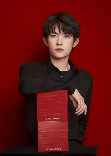 易烊千玺 阿玛尼彩妆代言人