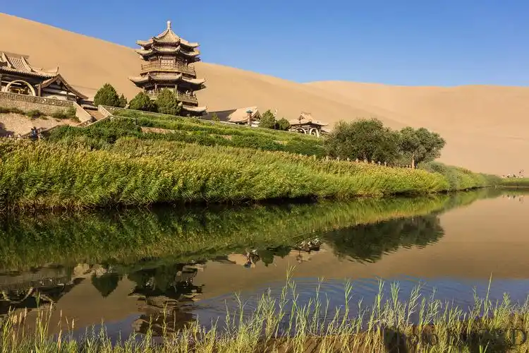 【壮阔西北】甘肃敦煌鸣沙山月牙泉——沙漠的绿洲