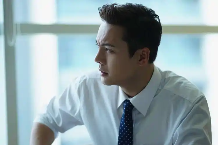 陈伟霆风暴舞正在热播高颜值探员陷疑局探寻真相