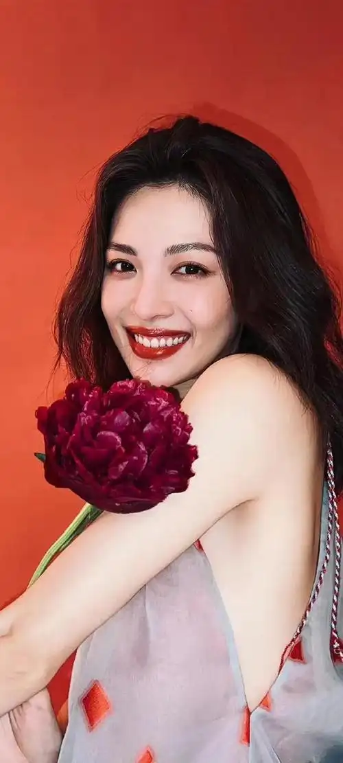 明星系列壁纸～钟楚曦_网易订阅